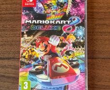 Mario Kart 8 Deluxe - Nintendo Switch Game