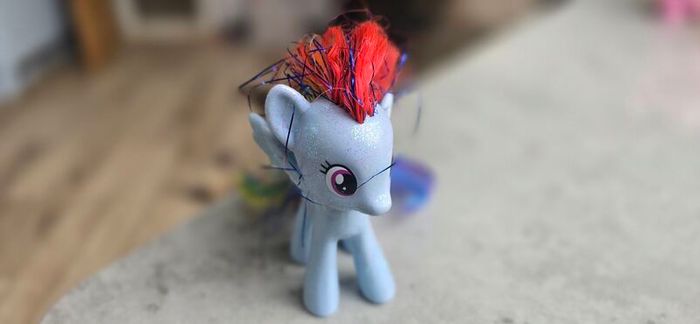 Rainbow Dash Brushable Figure Sparkle Glitter MLP G4 My Little Pony 2010