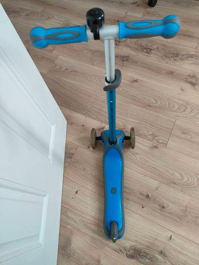 Globber Primo Scooter with LED Light-Up Wheels - Excellent Condition