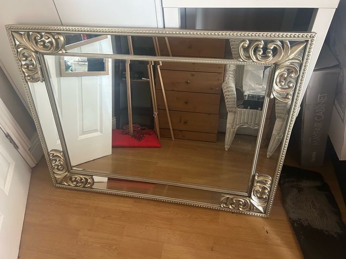 Detailed frame mirror