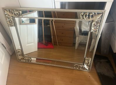 Detailed frame mirror