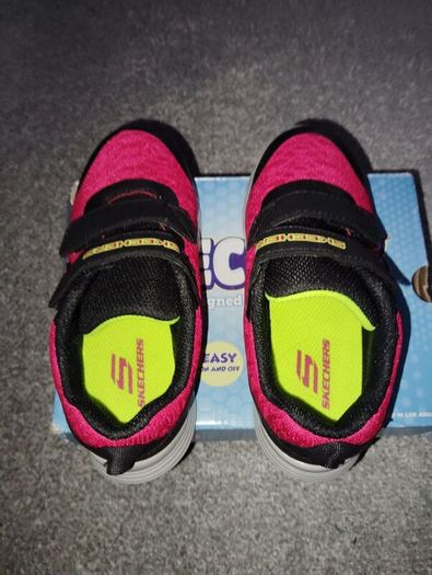 New.Skechers boys shoes.UK 10.EUR 27