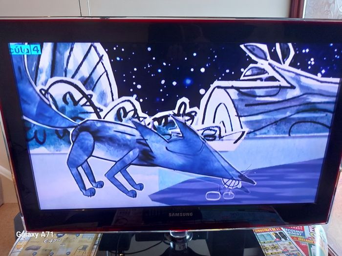 Samsung 32 inch TV, Model UE32B6000V, 4 HDMI, USB etc, Beautiful screen and picture, comes with Remote Control
