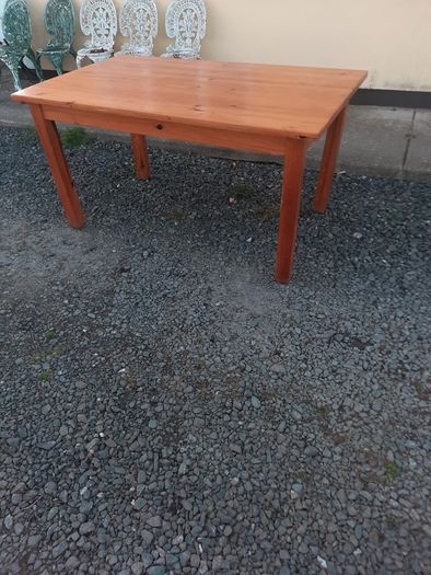 kitchen table and chairs