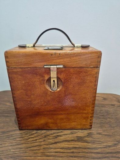 Working Antique Pigeon Racing Clock Toulet Imperator