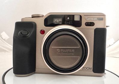 Fujifilm GA645Zi Professional Medium Format Camera Only 600 Exposures Complete Kit