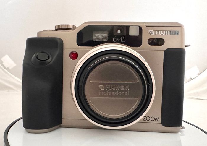 Fujifilm GA645Zi Professional Medium Format Camera. Only 600 Exposures. Complete Kit