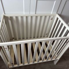 baby cot