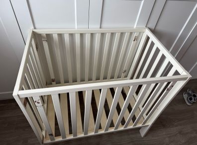 baby cot
