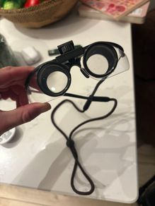 2.5xdental/surgical flip-up loupes with a 420 mm working distance