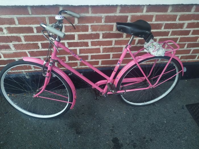 Ladies Bike 26"Wheelsw.FrontSusp.+2MountainB.+ 1VintageB.VeryGoodCondition