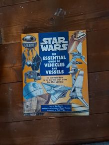 Star Wars - Essential guide to vehicles and vessels