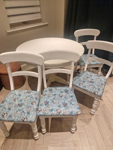 table and chairs