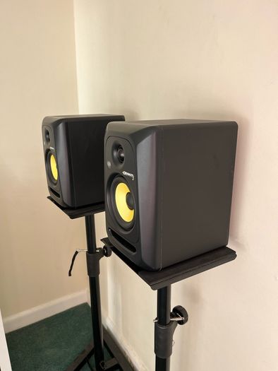 KRK Rokit 5 Speakers w/Stands