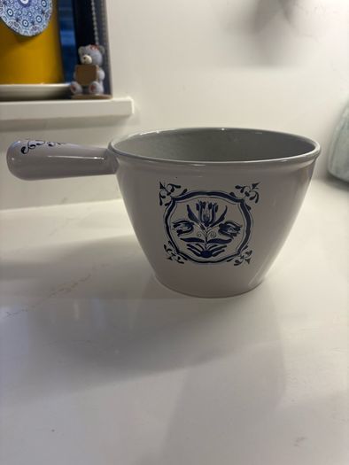 le creuset vintage cast iron Windsor pot
