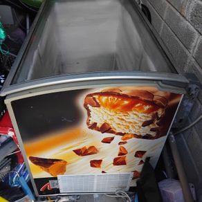 4ft Mars Ice-cream freezer