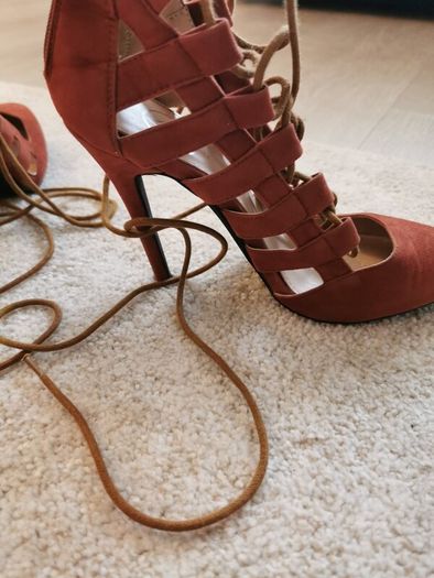 Ladies Heels- size 5