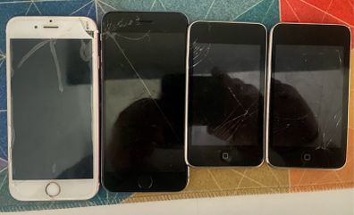 apple iPods and iphones for parts ad updated read description