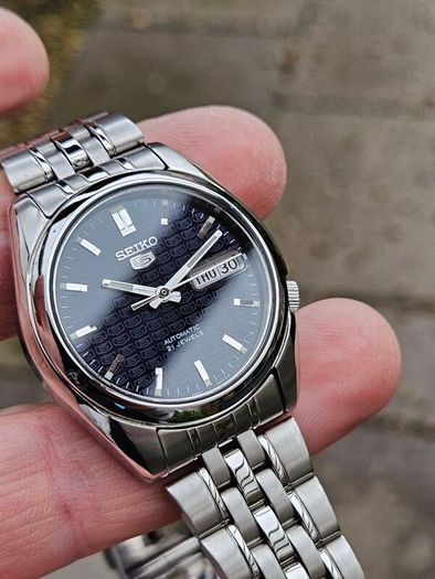 Watch Seiko 5 Automatic.