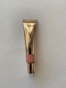 Iconic London sheer blush in rose riot