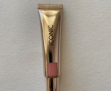 Iconic London sheer blush in rose riot