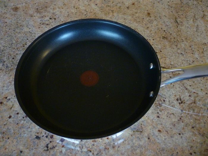 JAMIE OLIVER FRYING PAN BY TEFAL. Large Deep Frying or Omelette Pan.  Professional Series. WITH Jamie Oliver 4 piece steak cutlery set. Very Good Condition.