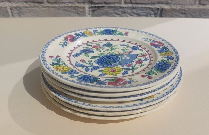 Beautiful Masons Patent Ironstone Set of Six Bread and Butter Plates in the Regency Pattern, Circa 1940 to 1950