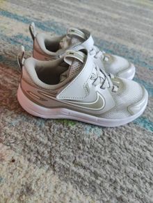 kids Nike trainers 9.5 uk
