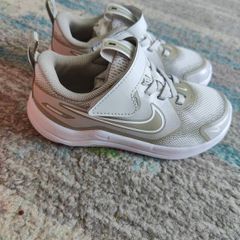kids Nike trainers 9.5 uk