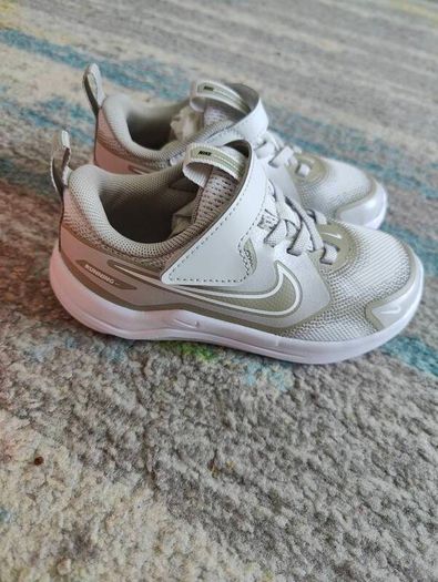 kids Nike trainers 9.5 uk
