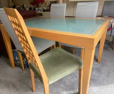 extendable dining room table and chairs