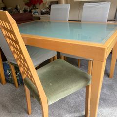 extendable dining room table and chairs
