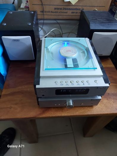 HITACHI Tuner-CD Player, Model AX-M66, including 2 Hitachi speakers, Antennae, Dual Auxillary, in very good condition