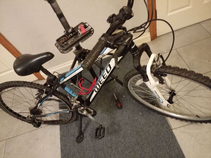 Boys mountain bike cycling like new