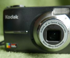 Kodak Easyshare C613 Compact Digital Camera +  SD CARD runs on AA batteries, WORKS WELL