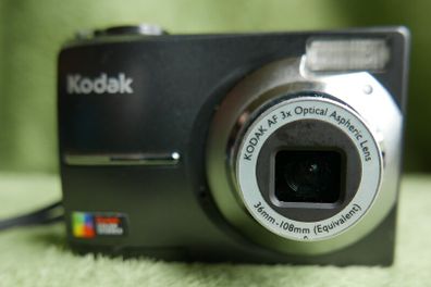 Kodak Easyshare C613 Compact Digital Camera +  SD CARD runs on AA batteries, WORKS WELL