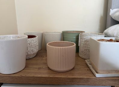 Collection of 8 Flower pots