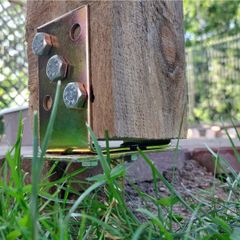 Column base bracket anchor