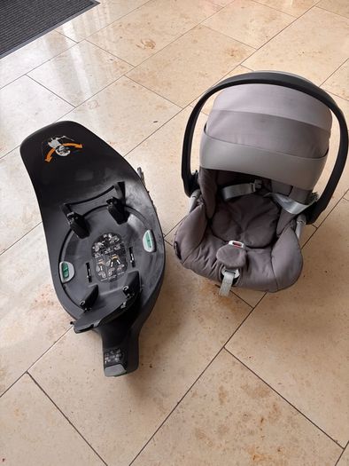 Cybex Cloud Z i-Size Infant Car Seat + ISOFIX Base Z