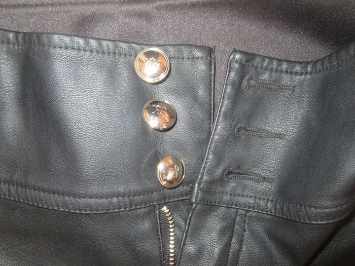 RIVER ISLAND    size 8   petite FAUX leather black