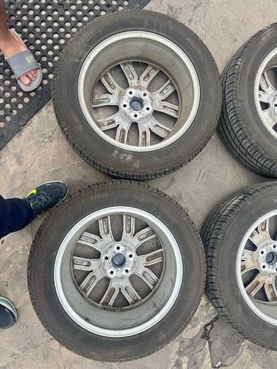 VW Tiguan Alloy Wheels Genuine set came off Tiguan