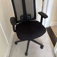 Swivel office chair