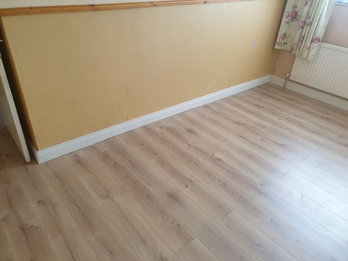 Laminate flooring service