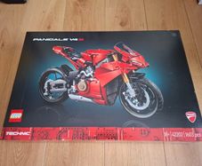 LEGO Technic 42202 Ducati Panigale V4 S