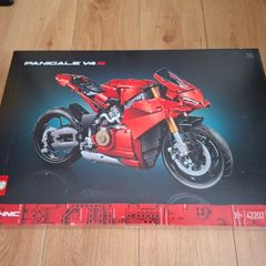 LEGO Technic 42202 Ducati Panigale V4 S