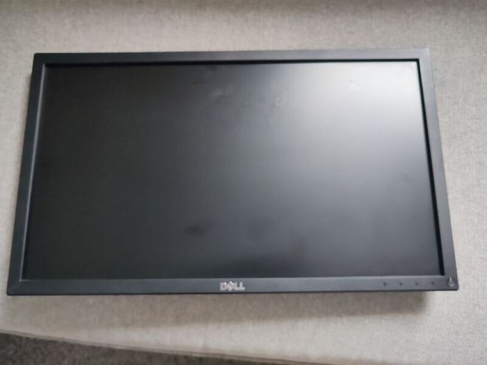 Triple Monitor Stand and 2  Dell 22 inch Monitors  good Condition