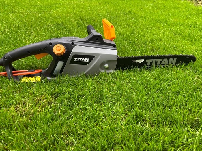 Titan Ttl758chn-a 2000w 230-240v Electric 40cm Chainsaw