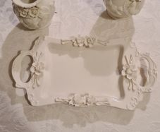 Beleek Esk Plate And 2 Rose  Bowl Vases.