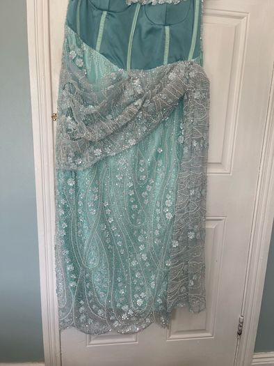 Traditional Nigerian Asoebi style dress for wedding or special occasion comes with Traditional fan also