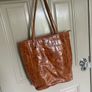 Mid sized genuine leather tote in cognac Image 9